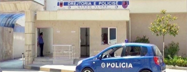 Vlor&euml;,i vendosi q&euml;llimisht zjarrin<br />nj&euml; automjeti, pranga 24-vje&ccedil;arit