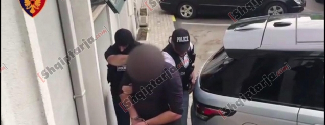 Mbajti peng 2 persona në Lazarat,<br />arrestohet në Tiranë 26-vjeçari