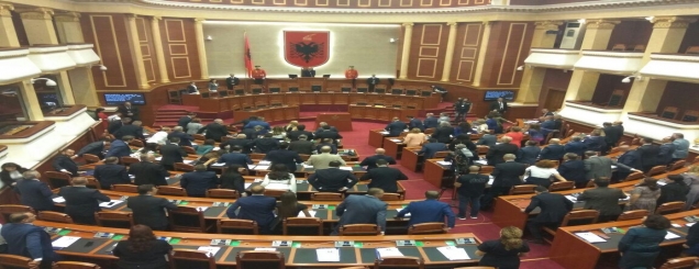 FOTO/Si u ulën deputetët, Basha<br />pas Berishës, Rama krah Ruçit