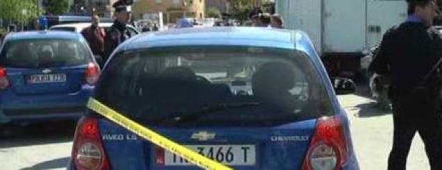 Digjen dy automjete në Tiranë<br />Policia: Zjarrvënie e qëllimshme