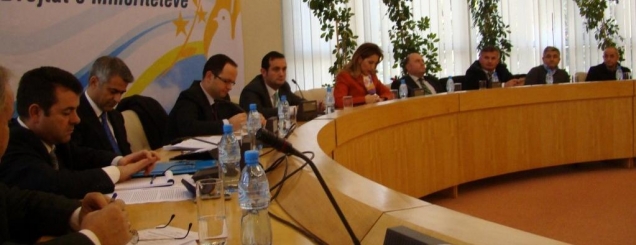 Minoritetet arsimim në gjuhën<br />e tyre, krahas gjuhës shqipes