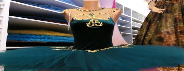 STIL&PUNE/Ja si bëhen në Tiranë<br />veshjet e bukura të balerinave<br /><br>
