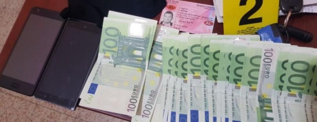 Elbasan, iu gjetën euro të<br />falsifikuara, pranga 36-vjeçarit<br>
