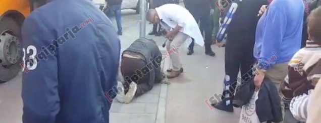 Aksident në Tiranë, autobusi i<br />Kombinatit përplas të moshuarën <br>
