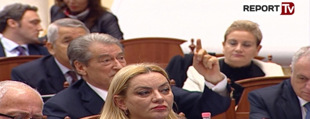 Debati në Kuvend,Berisha-Ruçit:<br />Thirre Ramën të vijë tani këtu! <br>
