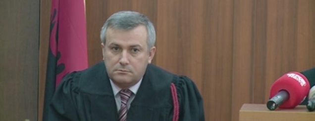 Iu gjet&euml;n 30 mln lek&euml; n&euml; banes&euml;,<br />gjyqtari ishte n&euml; &lsquo;list&euml;n e zez&euml;&rsquo; t&euml; Ram&euml;s<br>
