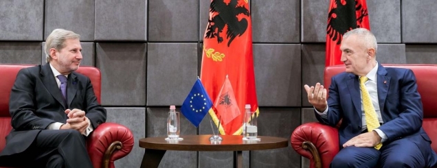 Zbardhet takimi, Meta-Hahn:<br />Maqedonia sa më shpejt në NATO<br>
