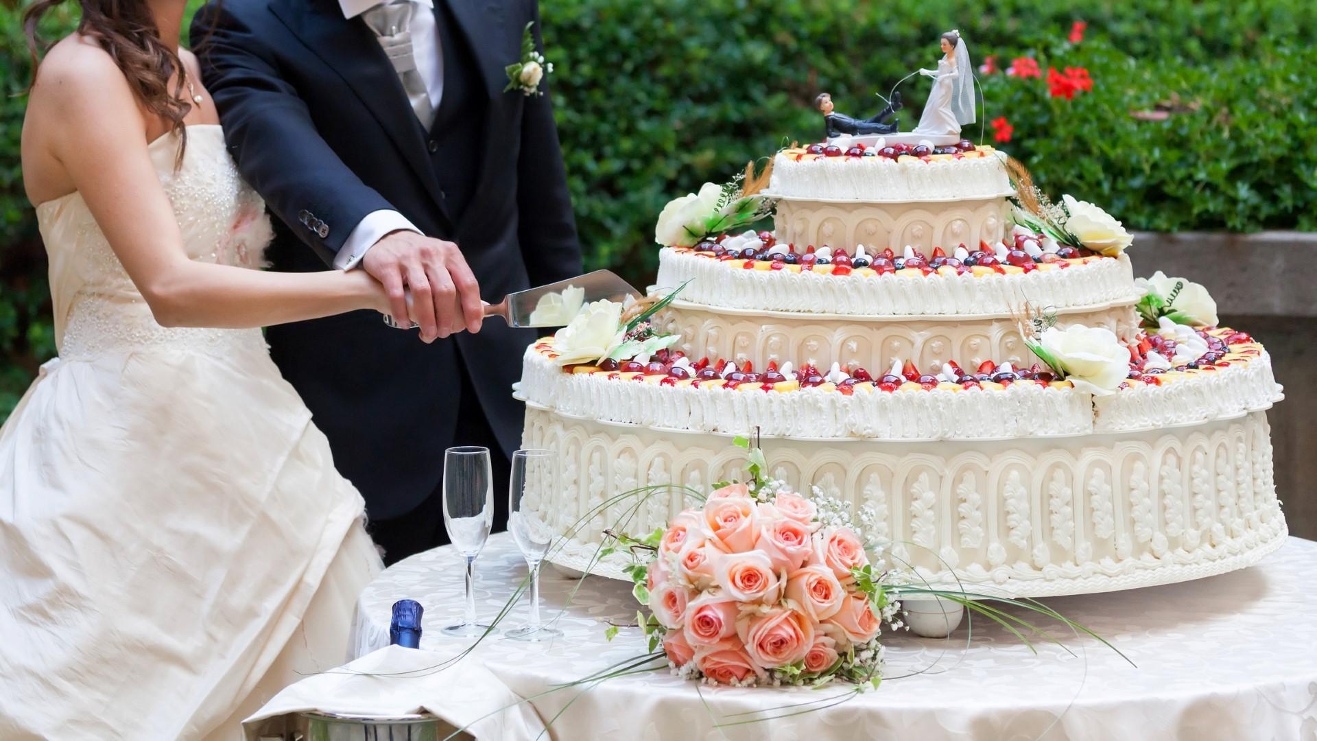 Dasma juaj duhet të jetë perfekte<br />dhe e tillë duhet edhe torta,ja disa ide<br>
