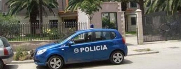 Durr&euml;s, tentoi t&euml; vras&euml; me arm&euml;&nbsp;<br />2 persona,&nbsp;arrestohet minoreni<br>
