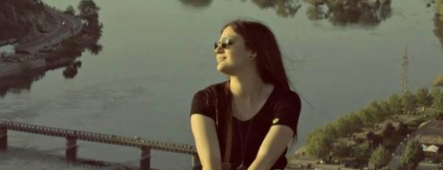 E di q&euml; keni halle t&euml; tjera,po desha<br />me dit&rsquo; pse e masakroni shkronj&euml;n &euml;?<br>
