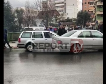 I përplas makinën,tërbohet shoferi,<br />klithma në mes të Tiranës/VIDEO<br>
