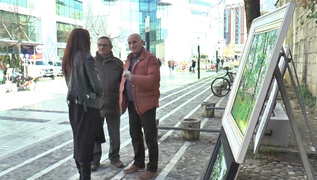 Historia/ Rrugët e Tiranës<br />frymëzojnë dy artistë në pedonale<br /><br>
