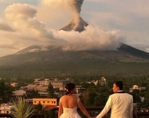 Një dasmë që ndodh rrallë herë<br />në Filipine afër vullkanit Mayon<br>
