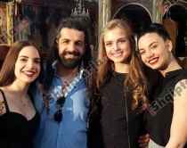 Kush është greku që vrau Devi<br />Kasmin,mes femrave e jetës luksoze<br>
