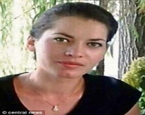 Angli, i preu me thikë fytin të<br />fejuarës, dënohet shqiptari<br>
