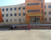 Tiran&euml;, bie suvaja n&euml; klas&euml;,<br />m&euml;suesja p&euml;rfundon n&euml; spital<br>
