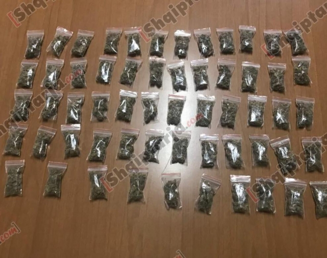 Tiranë, shisnin drogë në shkolla<br />goditet grupi, 3 të arrestuar<br>
