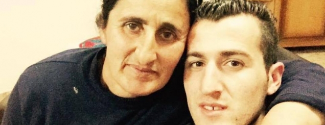 'S'po jepte shpirt, e mbyta me jast&euml;k'<br />Rr&euml;fimi trondit&euml;s i nuses q&euml; vrau vjehrr&euml;n<br>
