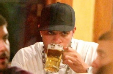 Adriano pi birrë në filxhan<br />mashtrimi nuk i funksionon