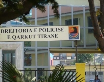 Tiranë, vdes në rrugë ish-efektivi <br />i policisë, dyshohet atak kardiak