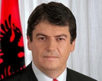 Duhet reflektim e angazhim<br />Të shohim larg selive politike