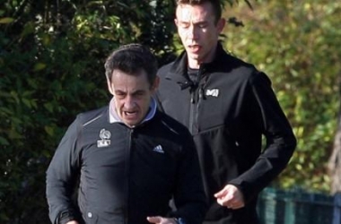 Sarkozy tregon muskujt