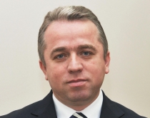 Humanist&euml; me parat&euml; e shtetit