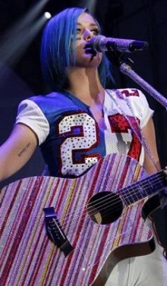 Katy Perry bën tifo për veten e saj