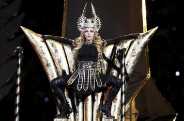 Madonna shkëlqen në Superbowl