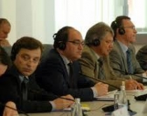 Thaçi takohet me ambasadorët e Kuintit