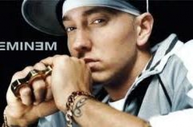 Eminem më i populluari në Facebook