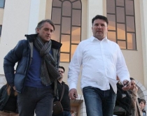 Trajneri Mancini, koha e lutjeve për titullin, në një kishë në Bosnje