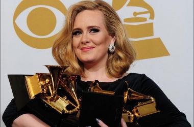 Albumi i Adele më i shitur se ai Micheal Jackson