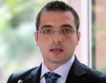 Padia për shpifje, Tahiri: Farsë  <br />nëse nuk përjashtohet gjyqtarja