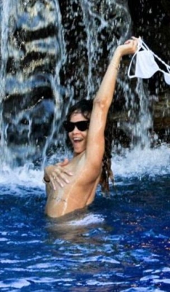 Rihanna topless në Hawai