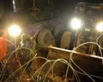 Serbët u bllokojnë rrugën <br />shqiptarëve me tela me gjëmba 