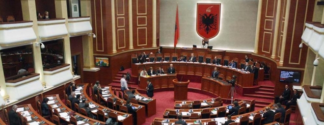 Ja si deputetët shqiptarë<br />vjedhin fondet e Kuvendit