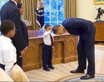 Fëmija që përkuli <br />Obamën