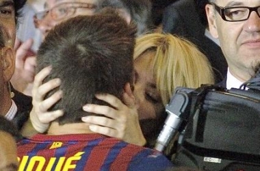 Shakira dhe Pique, puthje pasionante në stadium