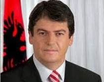 Presidenti Topi takon <br />ambasadorin izraelit Cohen