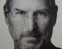 Steve Jobs, biografia që zbulon<br />sekretet e burrit të Apple