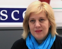 Liria e medias, përfaqësuesja <br />e OSBE-së mbërrin në Tiranë