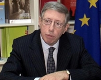 Ambasadori italian:&nbsp;Duhet&nbsp;<br />president konsensual