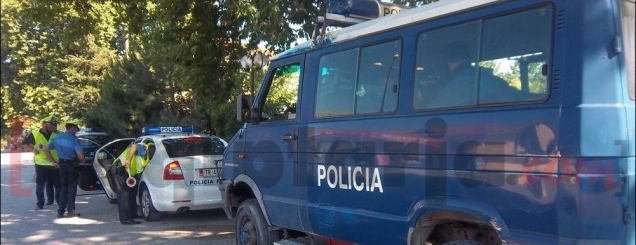 Policia hyn në Lazarat, bllokon<br />100 kg mariuanë e 600 fidanë