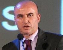 &Ccedil;far&euml; fshihet pas fushat&euml;s s&euml;<br />Berish&euml;s kund&euml;r gazetar&euml;ve?