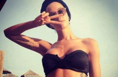 Dafina Zeqiri: Perfekte me bikinin e zi