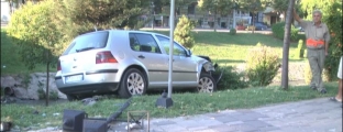 Tiranë, injorojnë semaforin, dy <br />automjete përplasen te Shallvaret