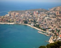 Sarandë, Përmbyset betoniera, vdes shoferi