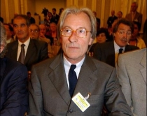 Parente, nj&euml; gjeni q&euml; heq<br />zhavorrin nga trut&euml; e italian&euml;ve