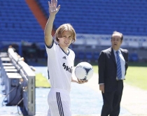 Spanjë, Luka Modric firmos me <br />Realin: Do të mund Barcelonën